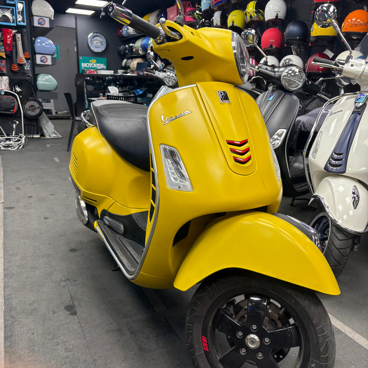 موتورسیکلت وسپا جیتیاس ۱۳۹۷ زردمات