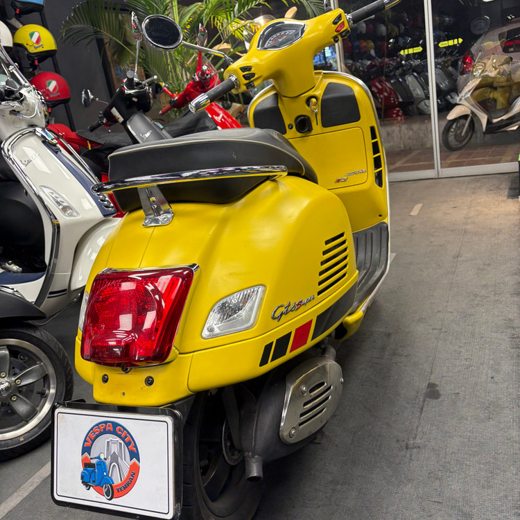 موتورسیکلت وسپا جیتیاس ۱۳۹۷ زردمات