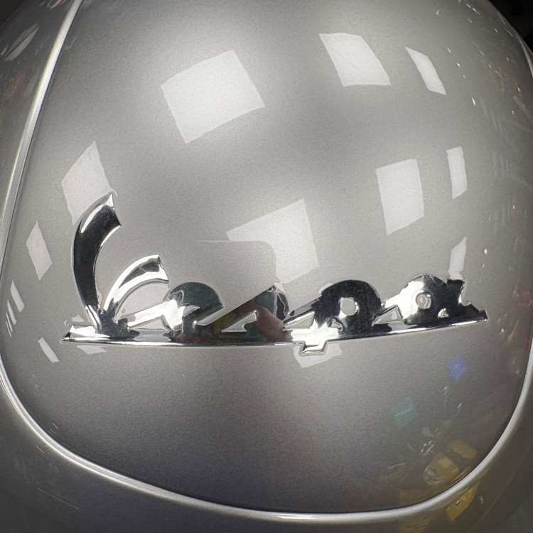 کلاه کاسکت وسپا الکتریکا نقره ای مدل VJ