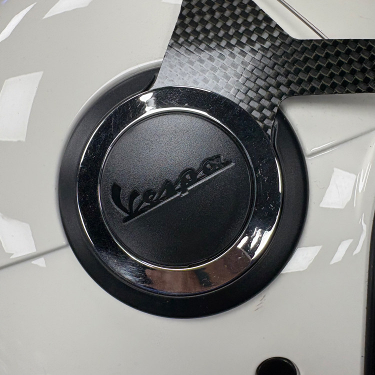 کلاه کاسکت وسپا سفید براق مدل VJ