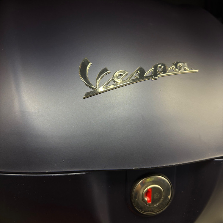 باکس سرمه ای مات وسپا پریماورا | اورجینال پیاجیو