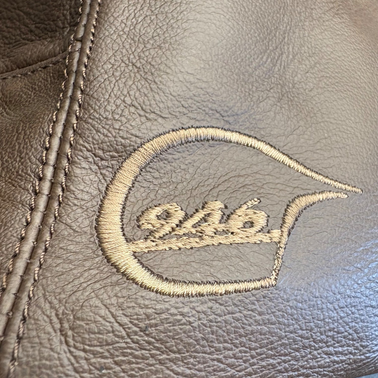 کیف چرمی قهوه ای وسپا 946 حمل کاسکت اورجینال پیاجیو